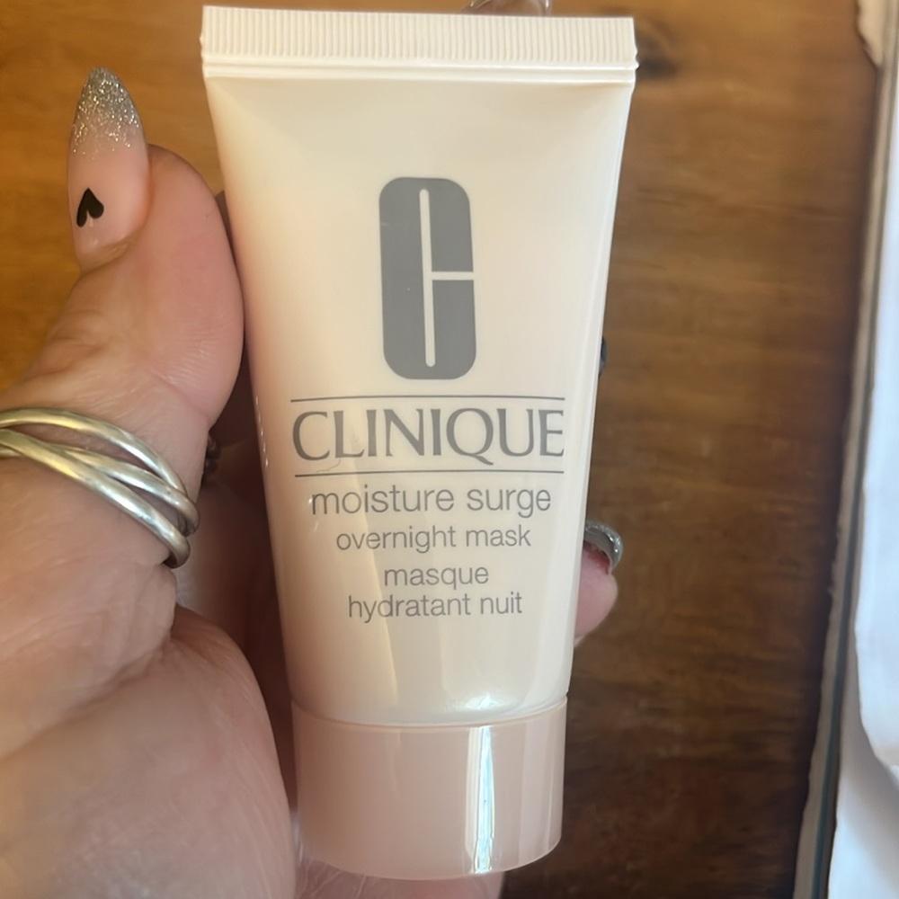 Clinique Makeup Set with Pink Cosmetic Bag - Picture 5 of 12
